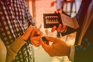 业内人士:吉利皮卡业务已独立,将对标Rivian于明年发布高端纯电皮卡